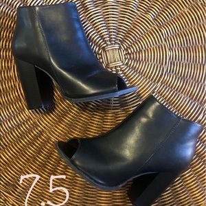 Open toe boots Size 71/2